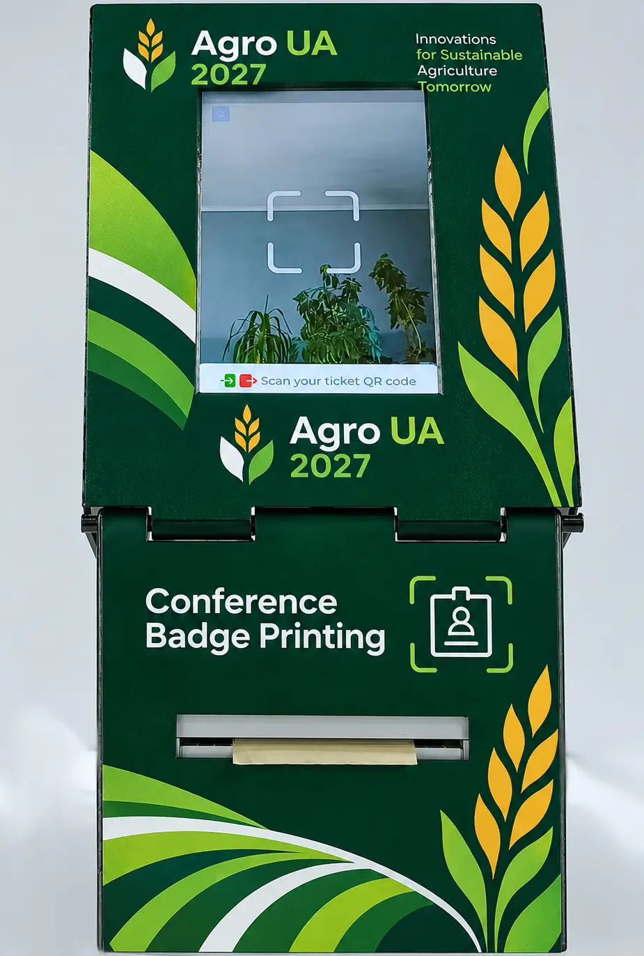 Киоск регистрации гостей в фирменном оформлении аграрного форума Agro UA 2027 со слотом печати бейджей